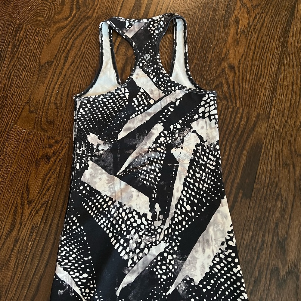 Lululemon tank top